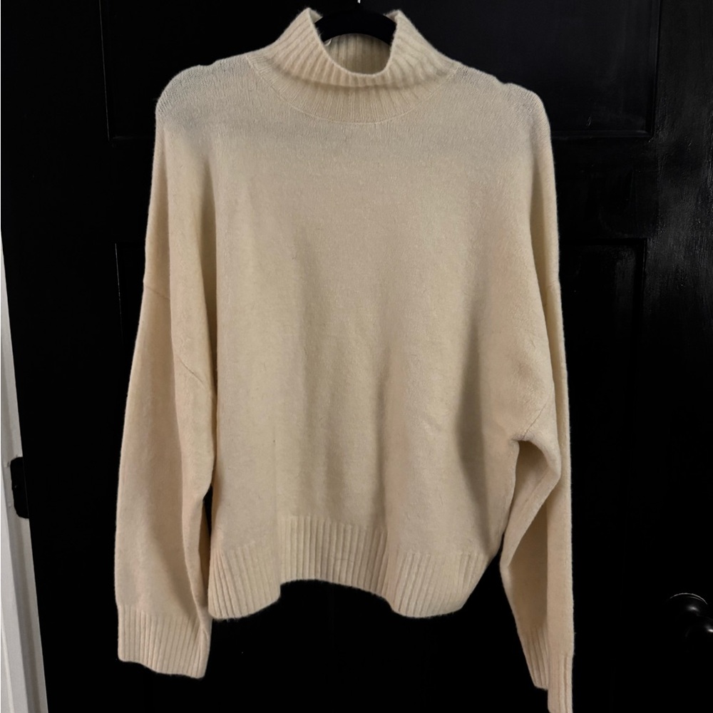 ZARA Cream Mock Neck Sweater – XL – Super Soft – Never Worn